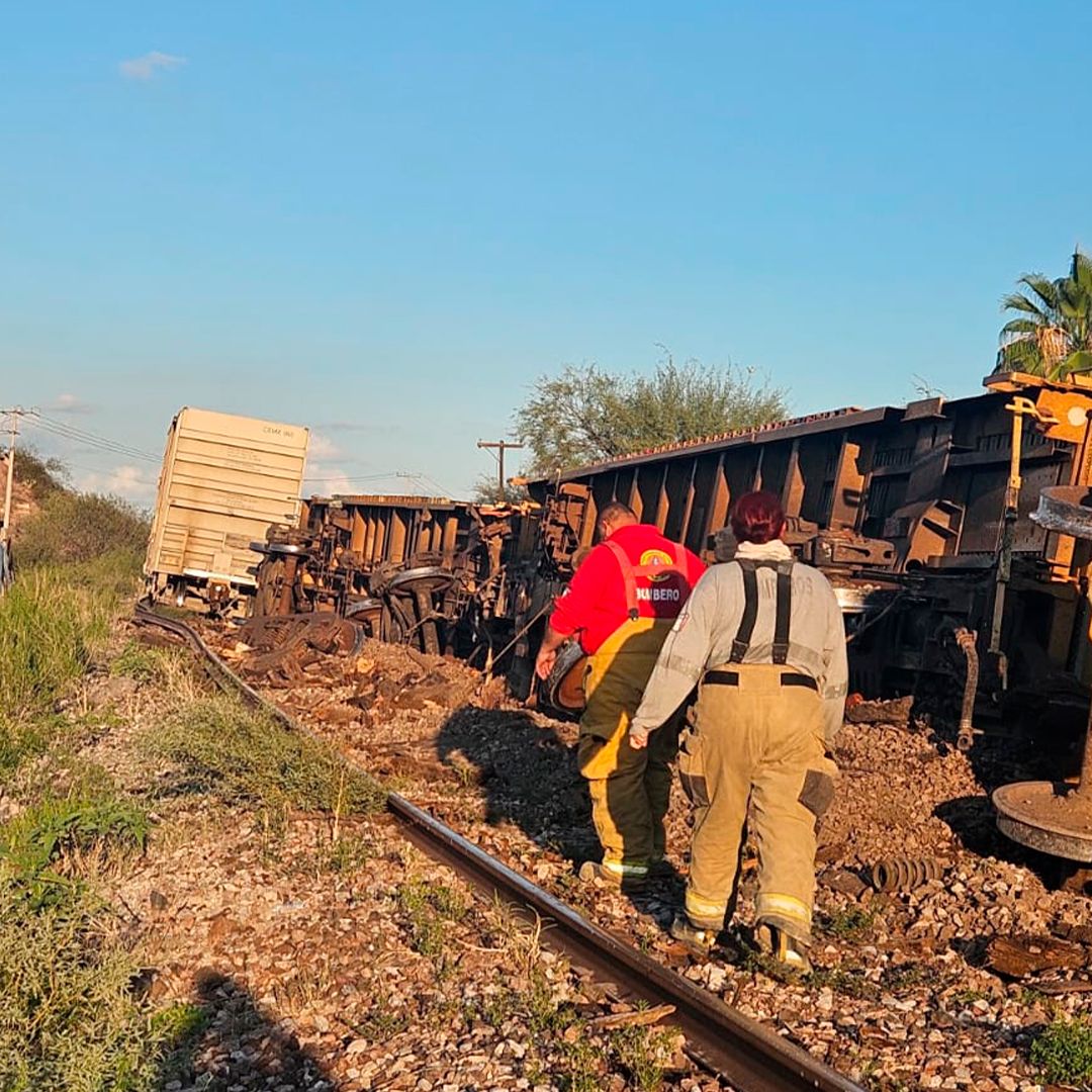 Se Descarrila Tren con Cargamento de Cemento y Cartón en Lerdo, Durango